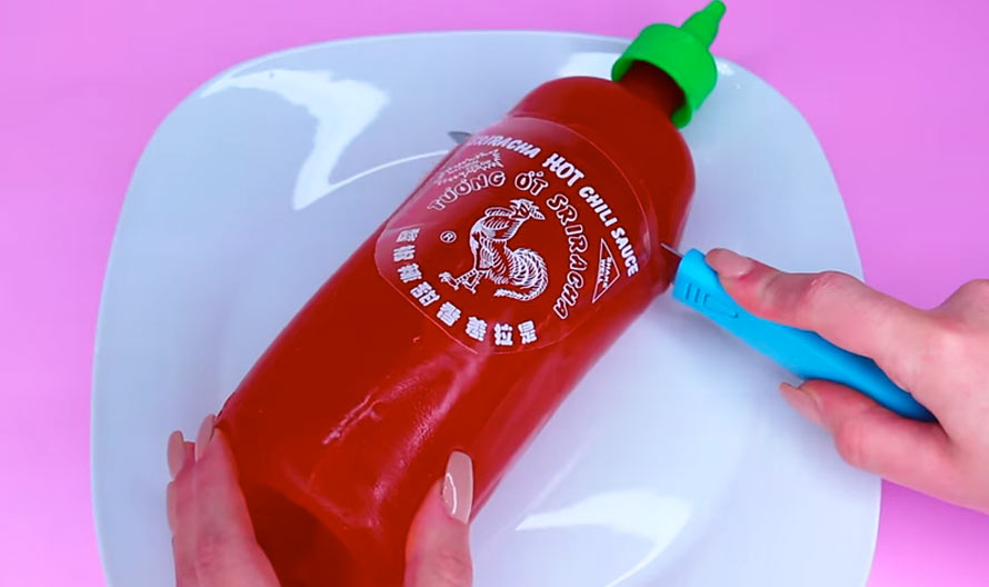 How To Make A Gummy Bottle of Sriracha Foodiggity