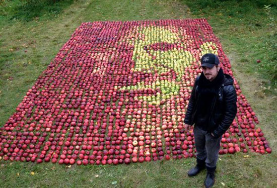 Steve Jobs, Co-Founder Of Apple, Made Out Of 3750 Apples