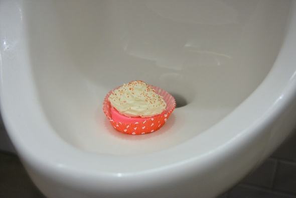 urinal-cake-birthday-4