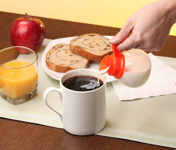 f344_java_jr_mini_diner_creamer_carafe_inuse