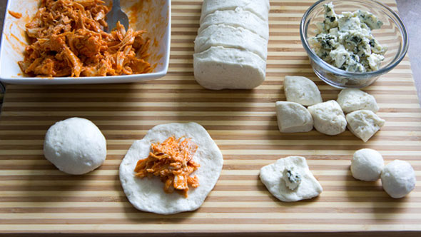 buffalo-chicken-monkey-bread_03