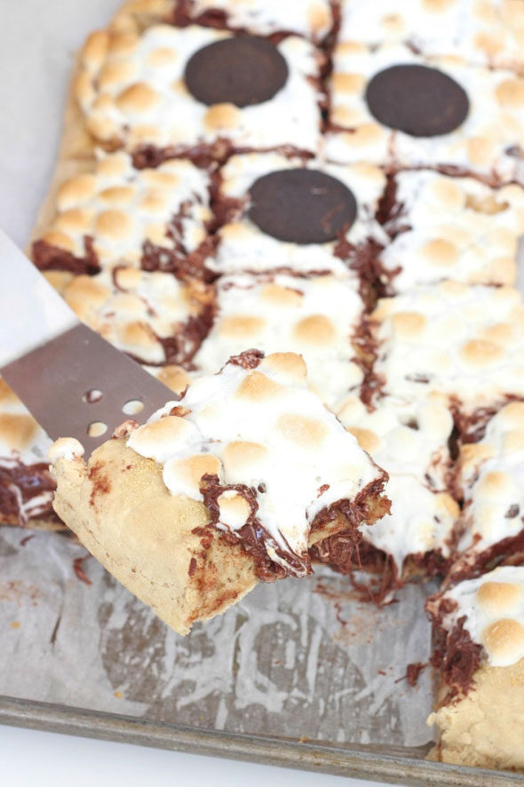 Spooky-Smores-Pizza-2