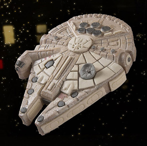 Star-Wars-Millenium-Falcon-Cake-Pan