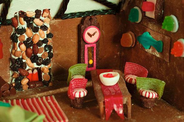 gingerbread-cabin-2