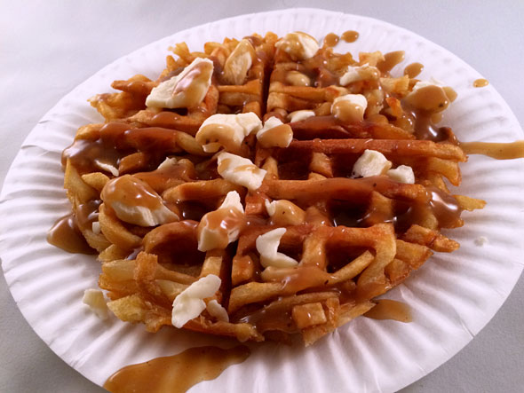poutine-waffle