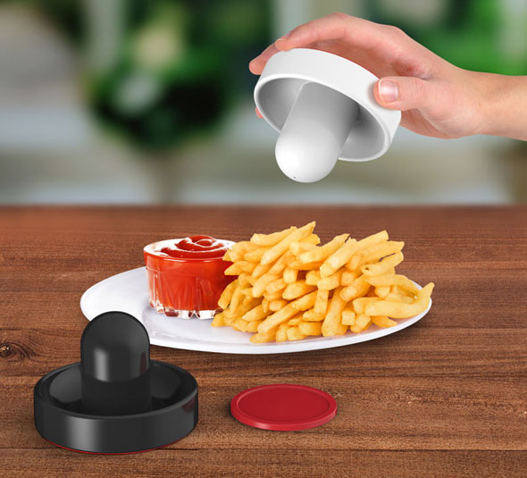 air-hockey-salt-pepper-action