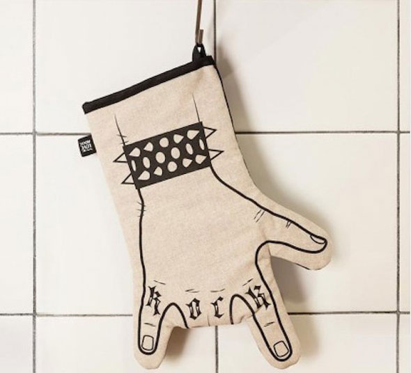 Rock-Oven-Mitt-With-a-Snap-Button-to-Open-Your-Hand-03