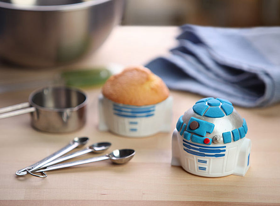 huij_sw_r2d2_cupcake_pan_inuse