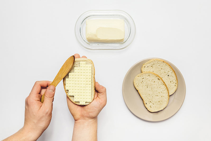 michal-kulesza-everyday-lego-art-designboom-013