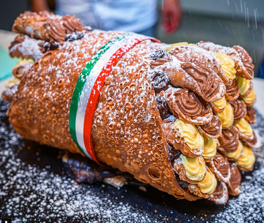 giant-cannoli