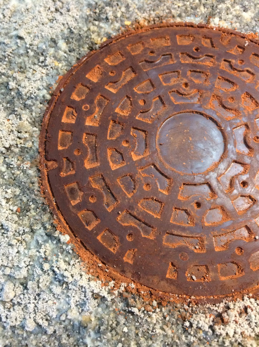 chocolate-manhole-cover-2